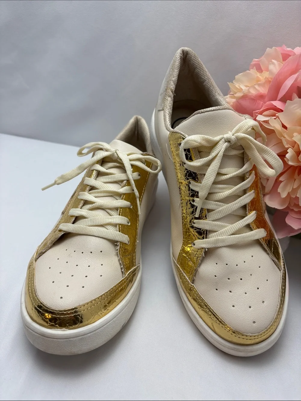 MKS Women’s 9 Cream‎ & Gold Metallic SnakeSkin Low-Top Sneakers #499